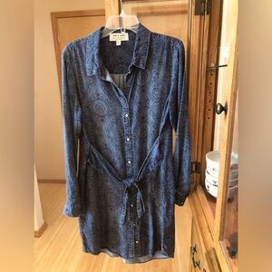 Condition: Excellent. 
Cloth and Stone Anthropology Denim Dress Size Large.